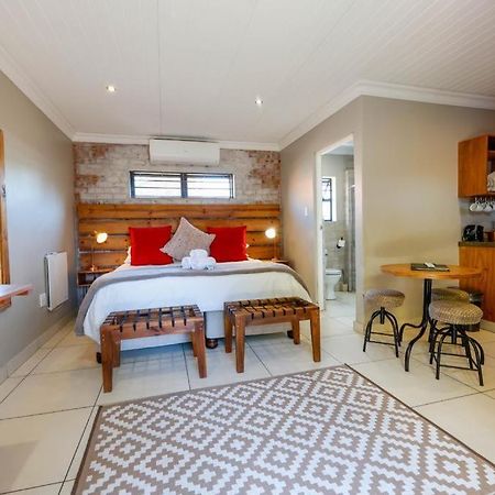 Touching senses Garden Cottages Bloemfontein Exterior foto